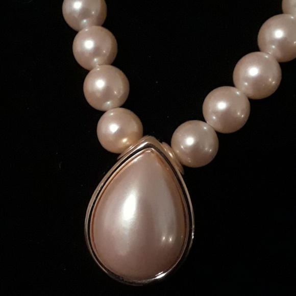 Vintage  Monet pearl necklace - Picture 2 of 3